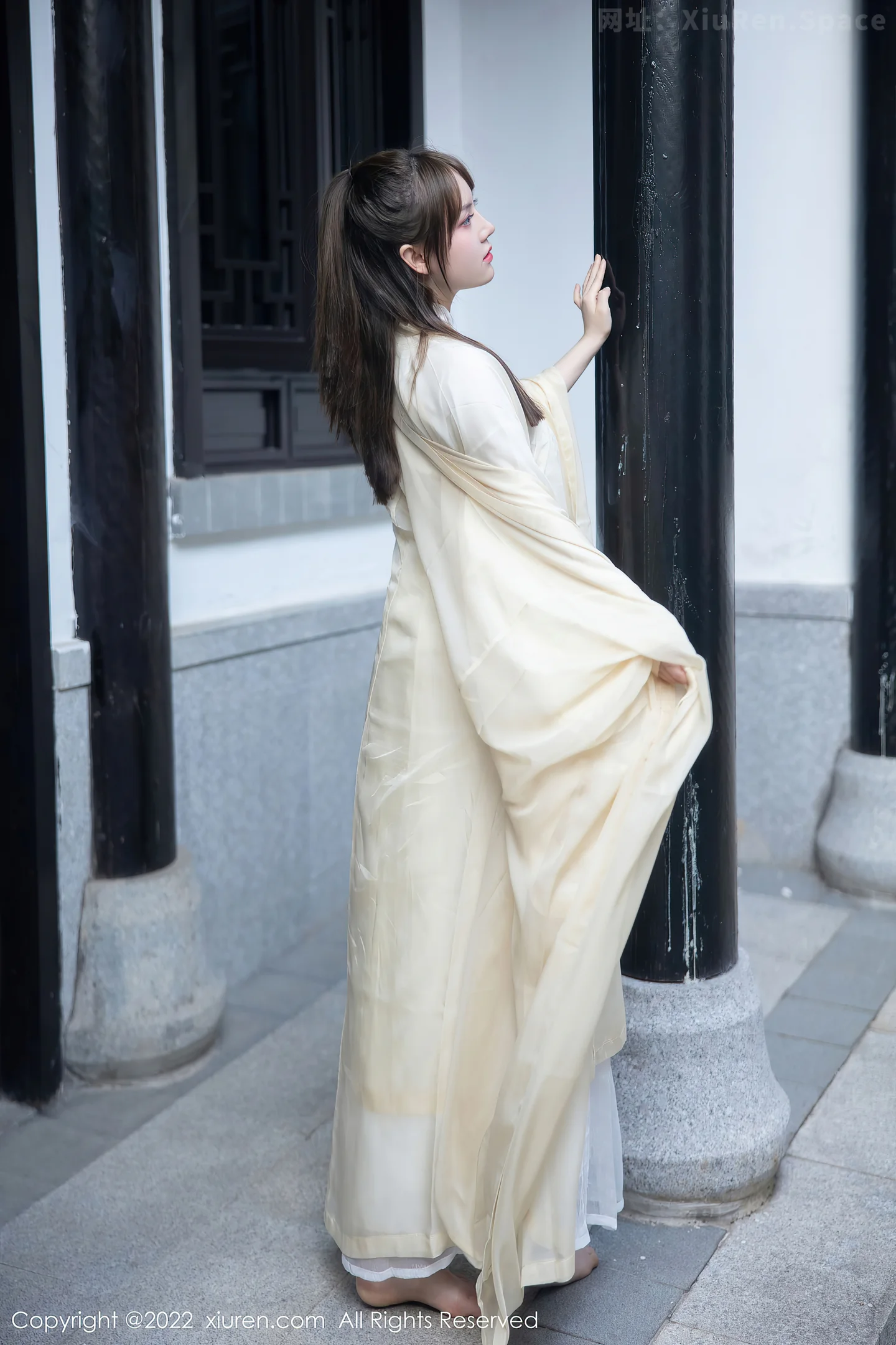 图片[4]-[XiuRen秀人网] VOL.5653 模特豆瓣酱私房性感白色古装服饰半脱露白嫩豪乳惹火诱惑写真77P-秀人网官方网站